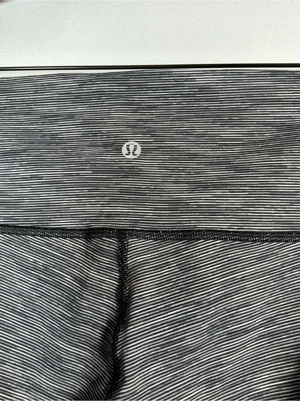 Lululemon Women’s Heathered Gray High-Rise Crop Capri Leggings Yoga Workout Pant - Picture 4 of 6